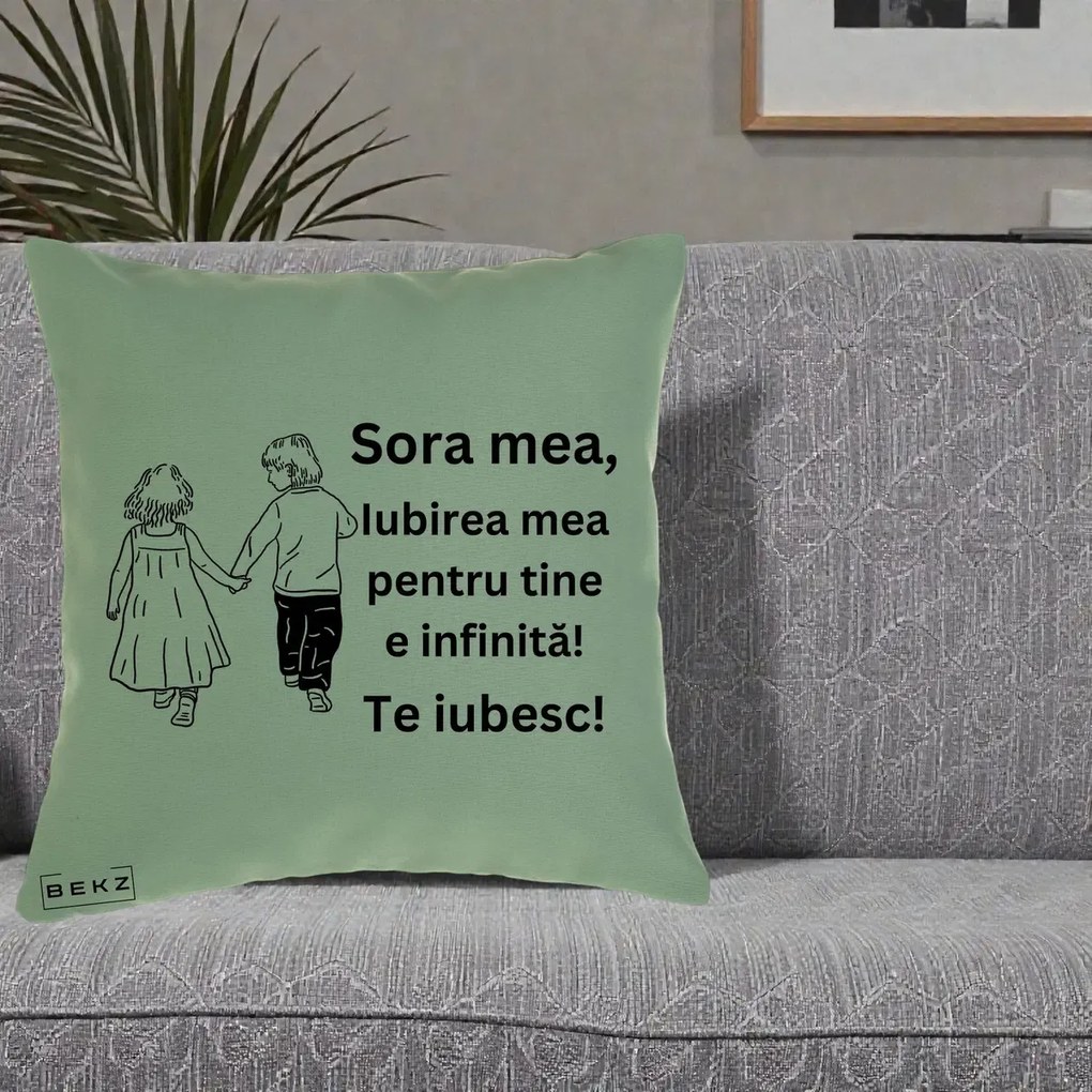 Cadou pentru Sora - Perna Personalizata Sora Mea Te Iubesc Copii Tinand Maini din Spate, 40x40 cm, Verde, Husa Detasabila, Perna Inclusa, BEKZ®