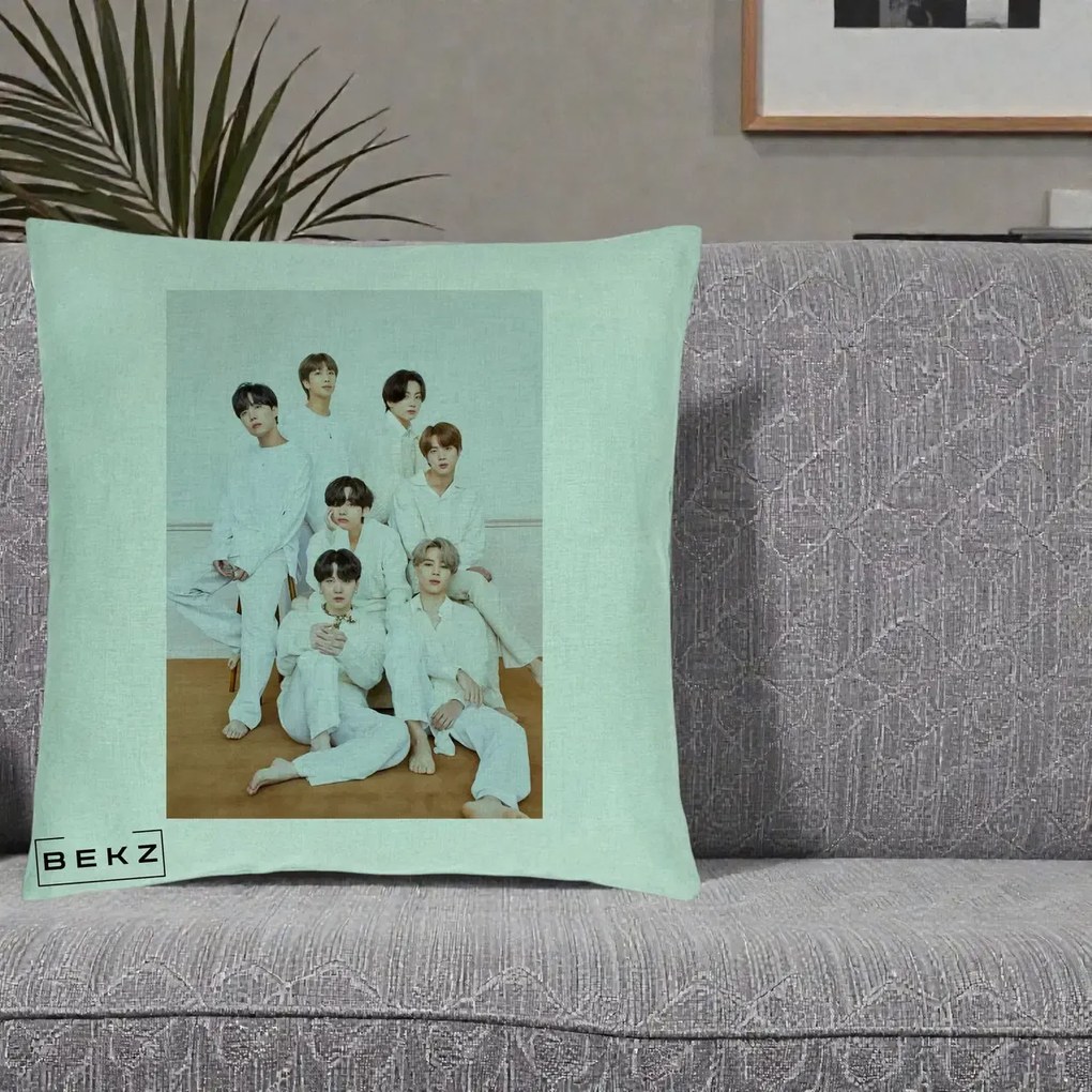 Perna Personalizata K-pop BTS Foto Grup All-White Elegant, 40x40 cm, Verde Menta, Husa Detasabila, Perna Inclusa, BEKZ®