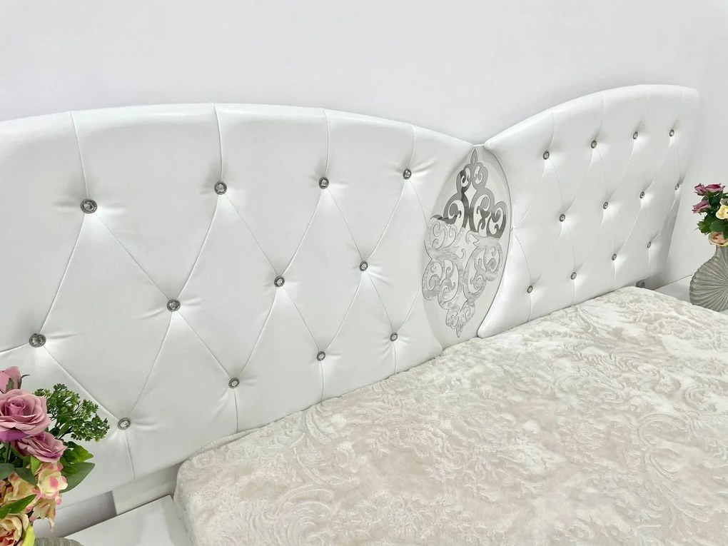 Dormitor Viena, culoare alb, cu pat tapitat 160 x 200 cm, dulap cu 2 usi, comoda cu oglinda, 2 noptiere si saltea
