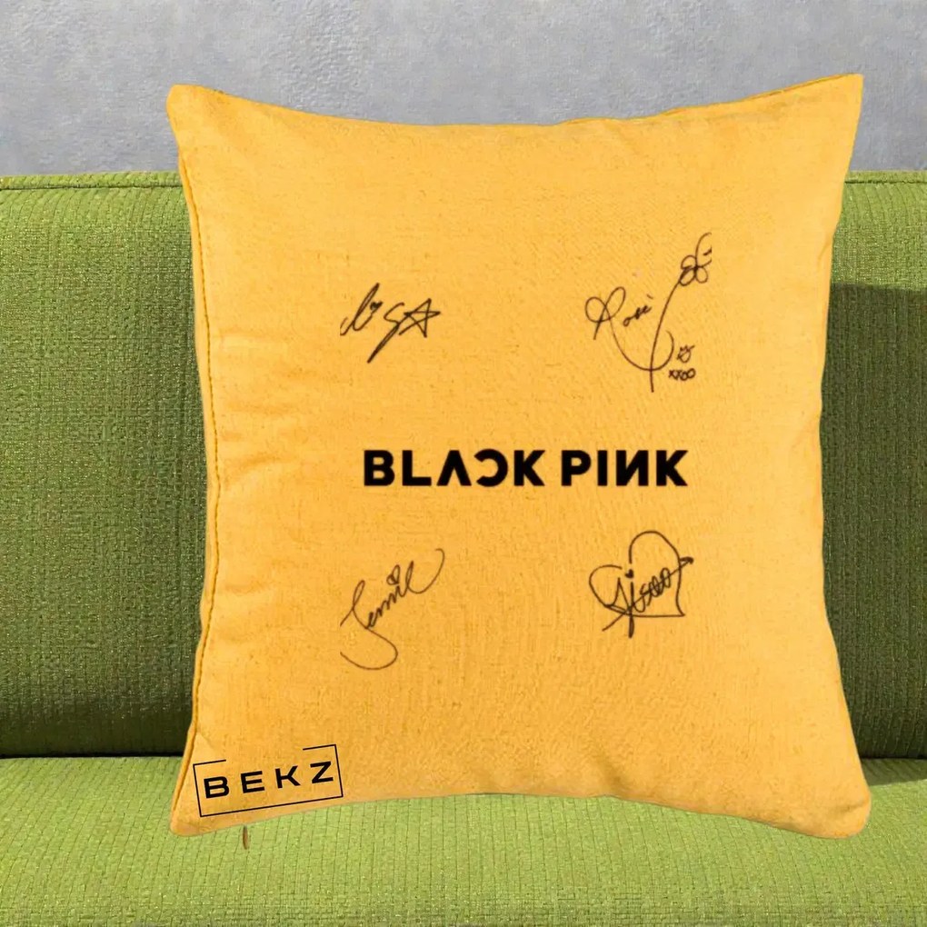 Perna Personalizata K-pop BLACKPINK Tinute Negre Grup Simplu, 40x40 cm, Galben, Husa Detasabila, Perna Inclusa, BEKZ®