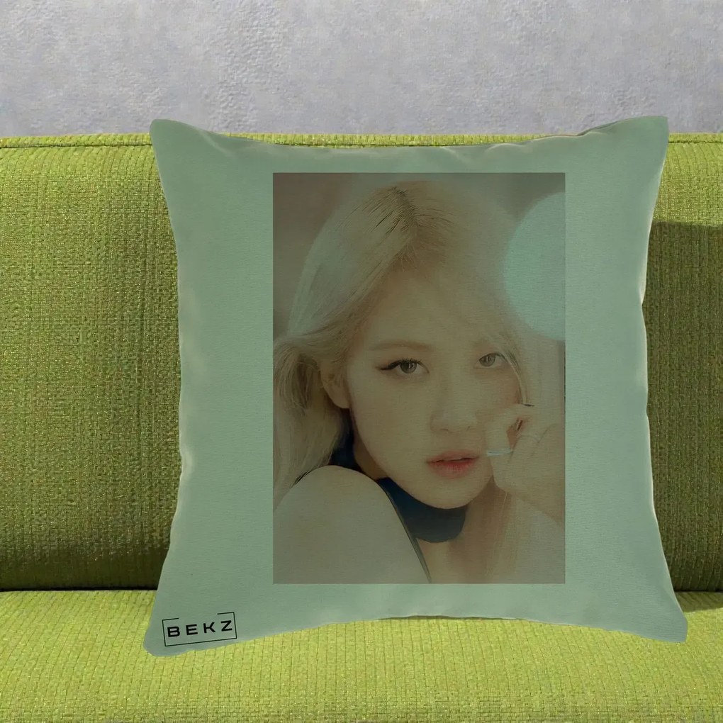 Perna Personalizata K-pop BLACKPINK Rose Blond cu Inel Roz Pastel, 40x40 cm, Verde, Husa Detasabila, Perna Inclusa, BEKZ®