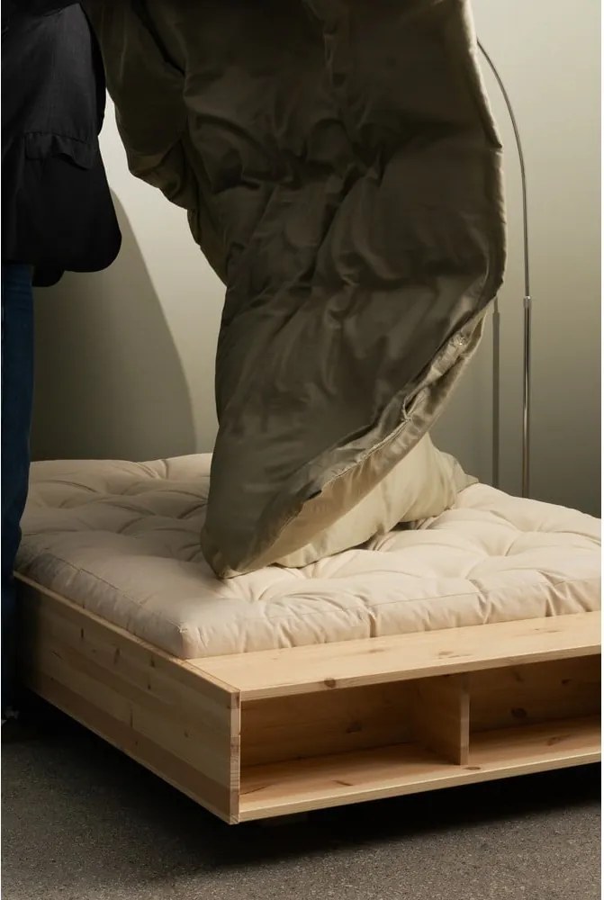 Pat matrimonial în culoare naturală din lemn de pin cu somieră 140x200 cm Merge – Karup Design