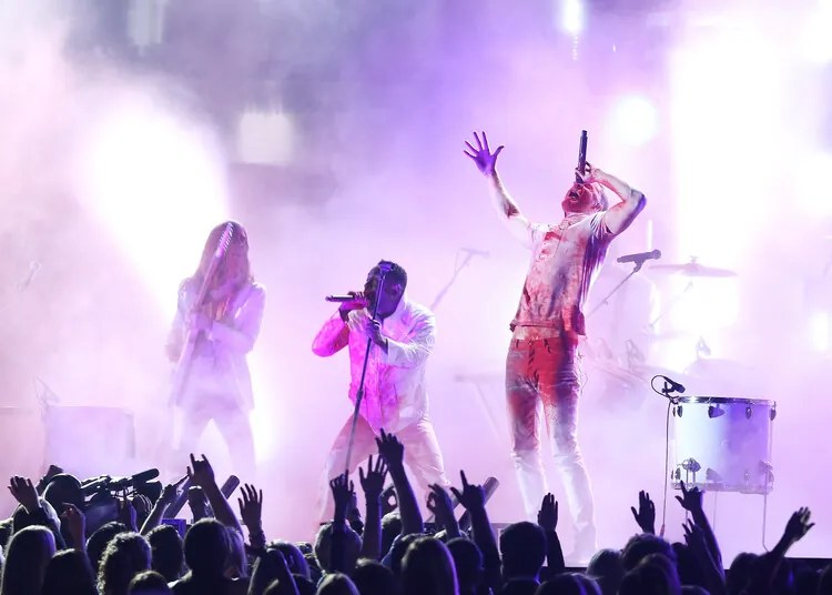 Fotografie Kendrick Lamar and singer Dan Reynolds of Imagine Dragons at 56th GRAMMY Awards, Michael Tran