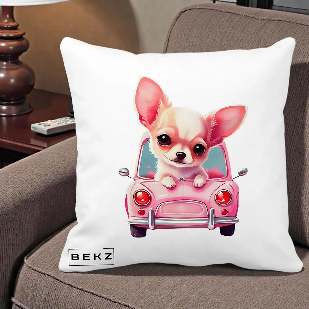 Perna Decorativa Chihuahua Roz in Masinuta, 40x40 cm, Alba Mata, Husa Detasabila, Perna Inclusa, BEKZ®