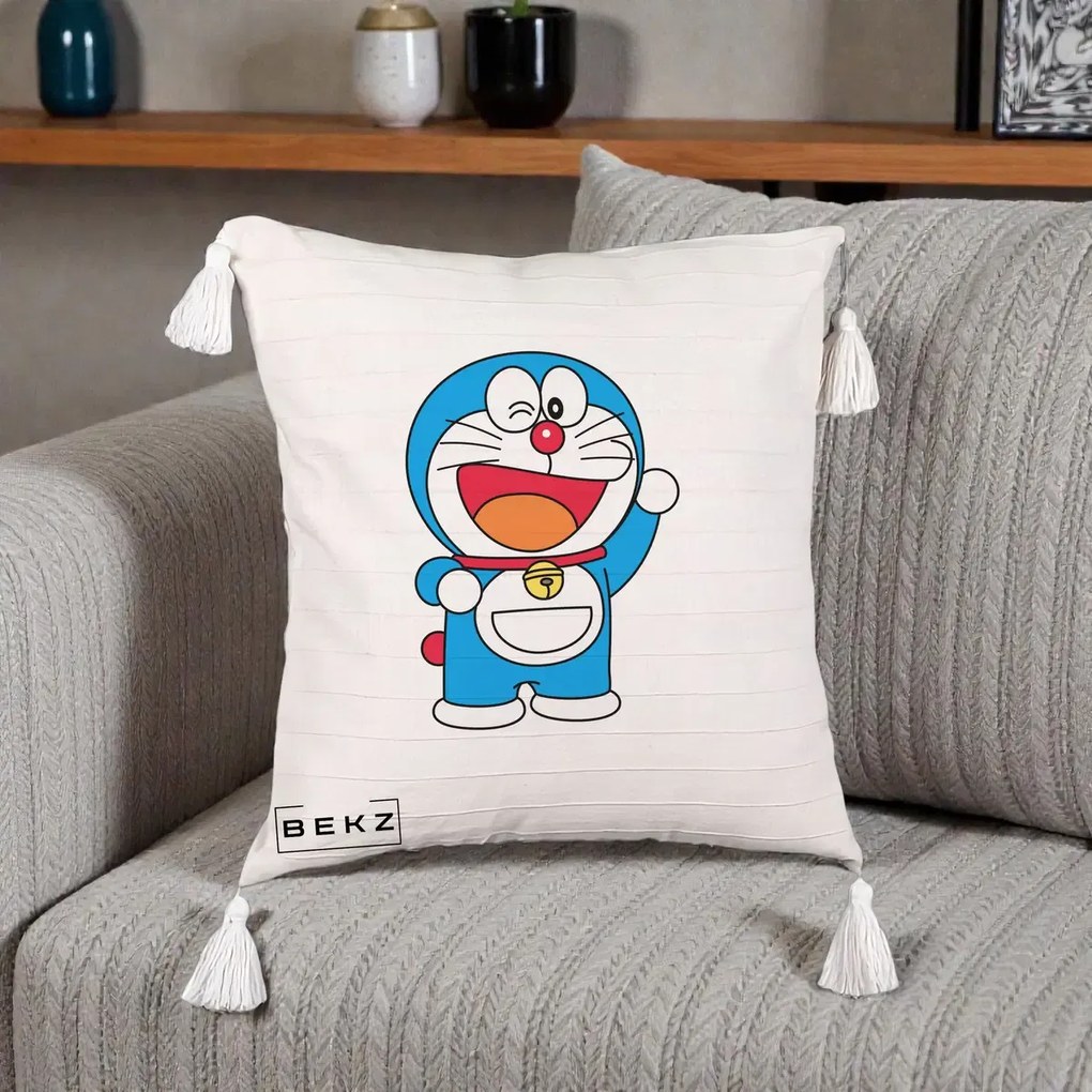 Perna Personalizata Doraemon Salutand, 40x40 cm, Bej cu Franjuri, Husa Detasabila, Perna Inclusa, BEKZ®
