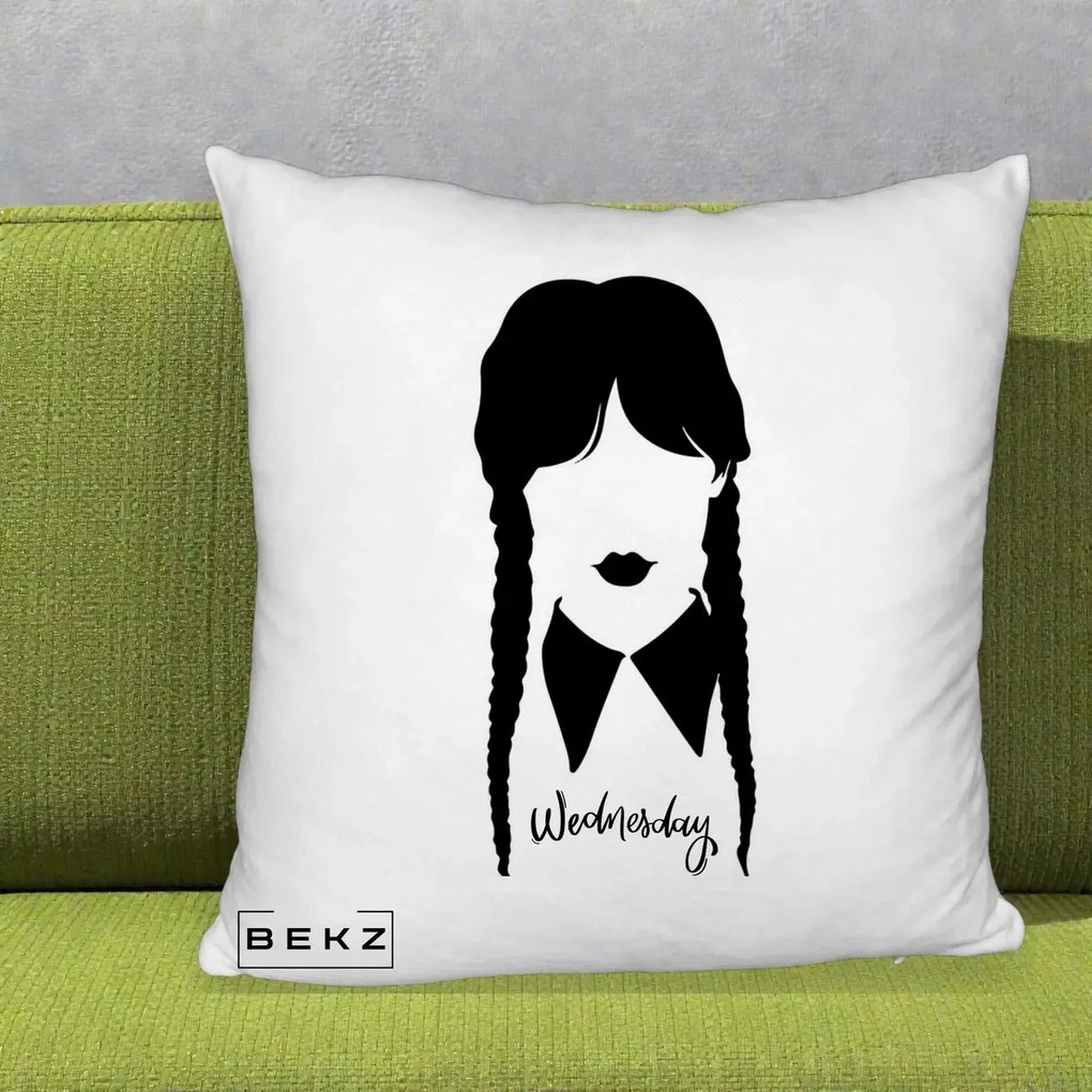Perna Personalizata Wednesday Addams Silueta Alb-Negru, 40x40 cm, Alb Pufos, Husa Detasabila, Perna Inclusa, BEKZ®