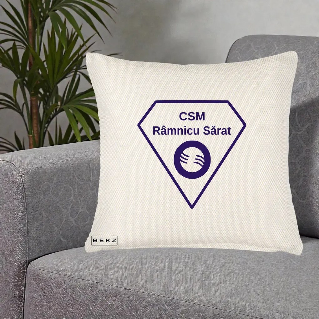 Perna Personalizata CSM Ramnicu Sarat Fotbal, 40x40 cm, Crem Reliefat, Husa Detasabila, Perna Inclusa, BEKZ®