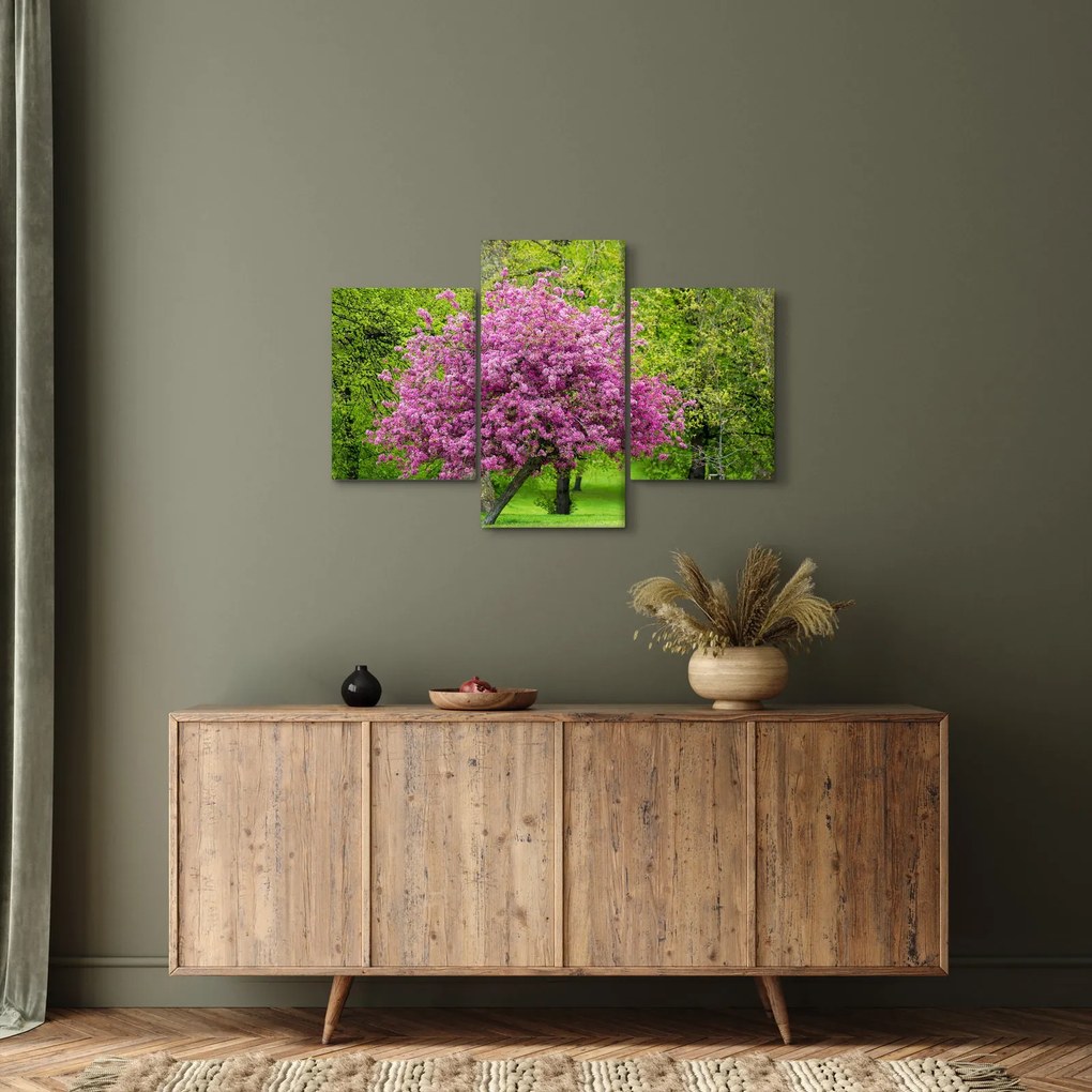 Tablou cu pom înflorit pe luncă (90x60 cm)