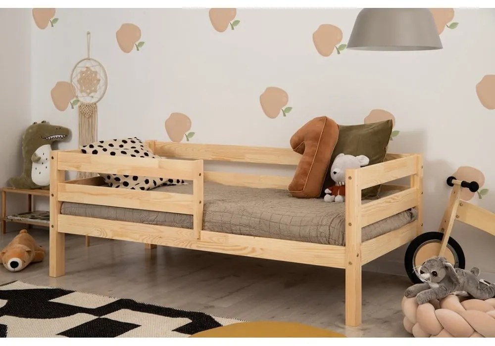 Pat pentru copii în culoare naturală din lemn de pin cu spațiu de depozitare 90x140 cm Mila CPD – Adeko