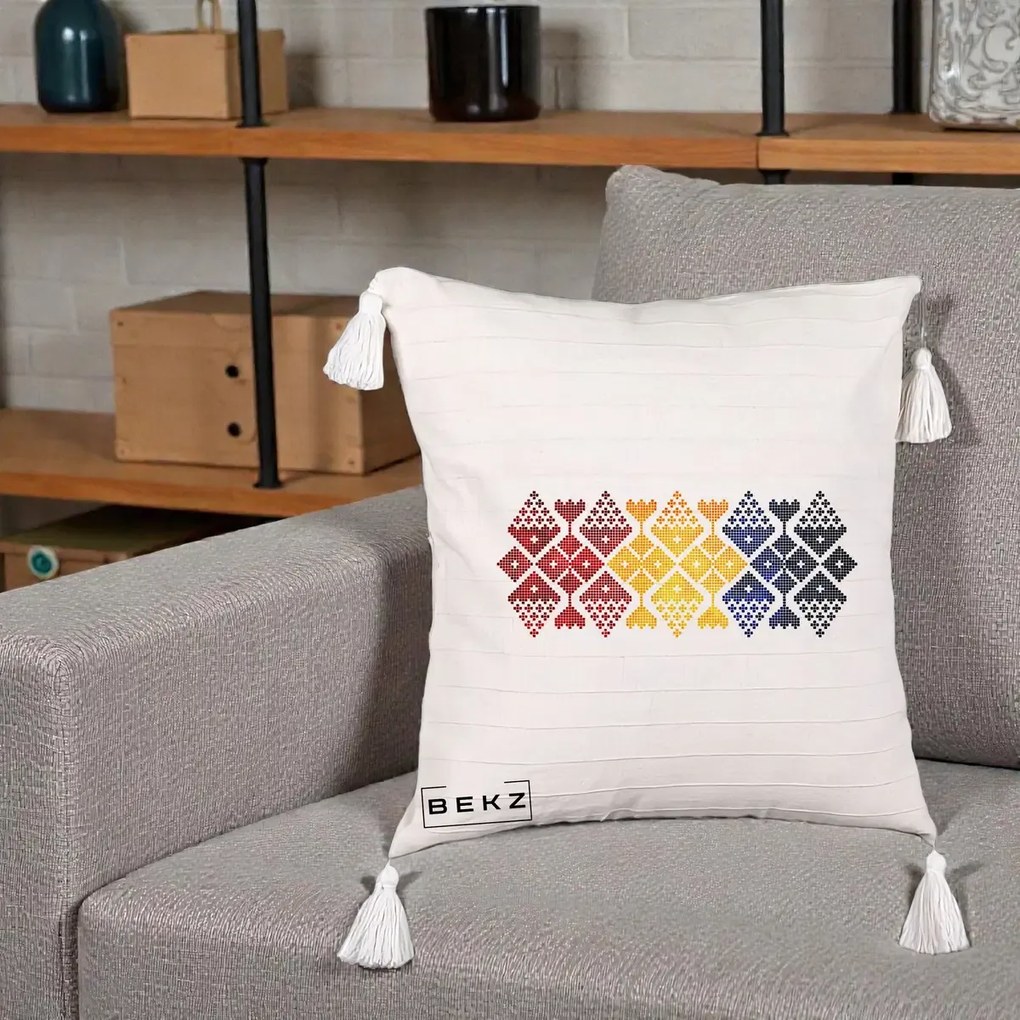 Perna Personalizata Motiv Tricolor Romanesc Broderie, 40x40 cm, Bej cu Franjuri, Husa Detasabila, Perna Inclusa, BEKZ®