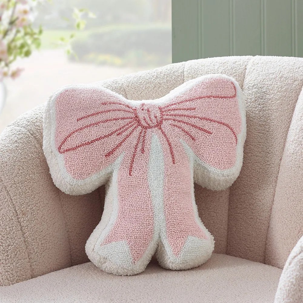 Pernă decorativă din material bouclé 43x45 cm Bow – Catherine Lansfield