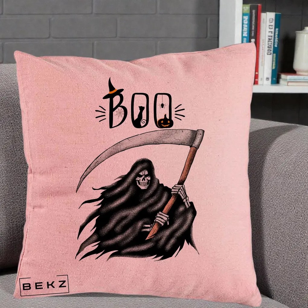 Perna Decorativa Halloween Boo Grim Reaper cu Coasa, 40x40 cm, Roz, Husa Detasabila, Perna Inclusa, BEKZ®