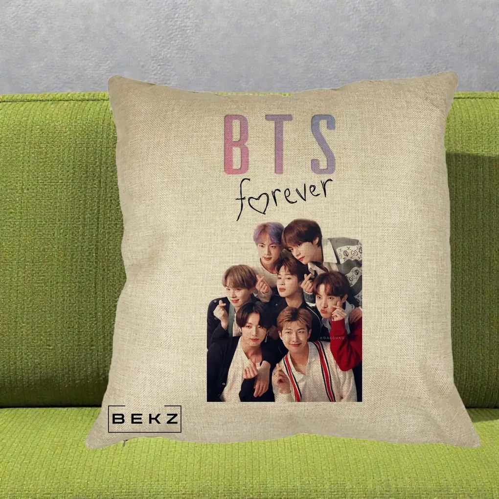 Perna Personalizata K-pop BTS Forever cu Foto Grup Negru, 40x40 cm, Crem, Husa Detasabila, Perna Inclusa, BEKZ®