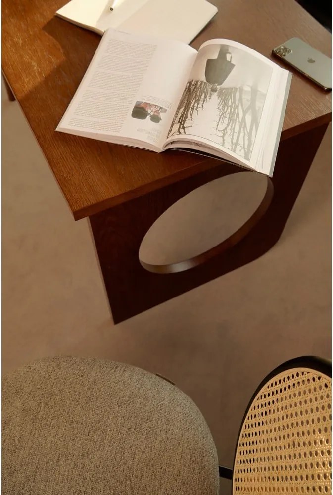 Birou Woodman Bau, maro