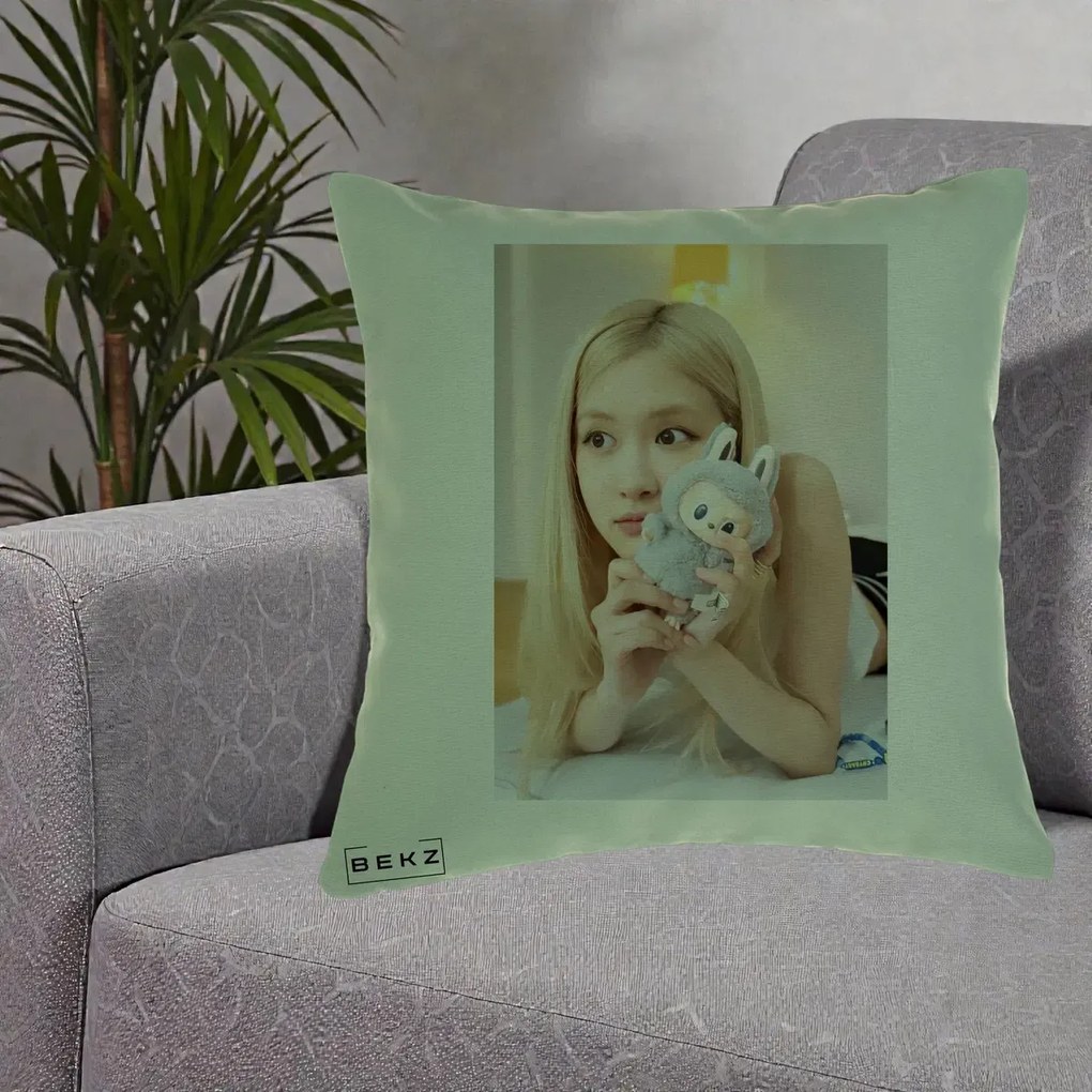 Perna Personalizata K-pop BLACKPINK Rose cu Papusa Iepure, 40x40 cm, Verde, Husa Detasabila, Perna Inclusa, BEKZ®