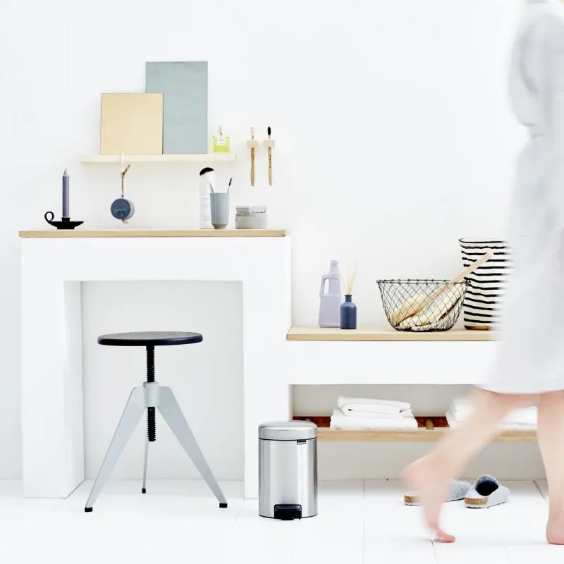 Cos de gunoi cu pedala Brabantia NewIcon 649003, 3 L, Inchidere usoara, Baza antiderapanta, Rezistent la amprente, Inox Mat