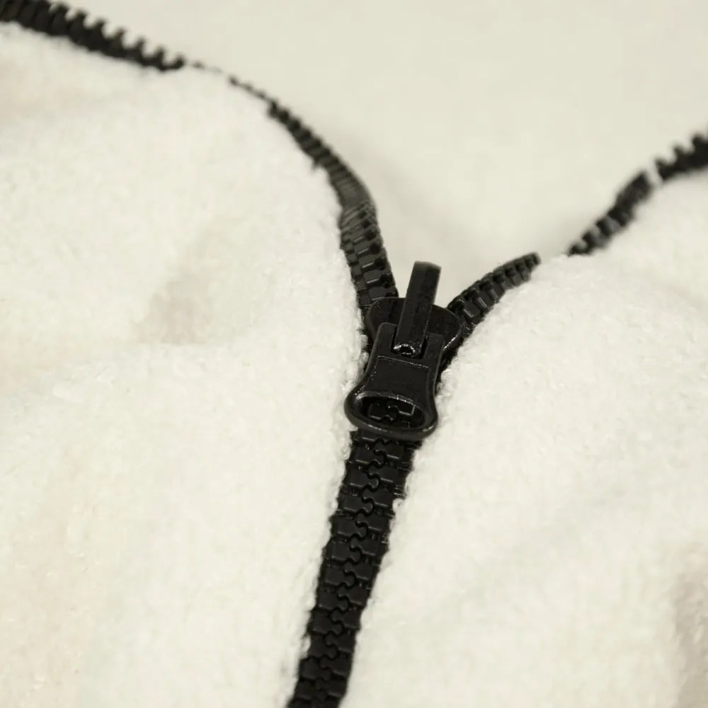 Fotoliu puf pentru copii gri deschis cu tapițerie din țesătură bouclé Cocoon 120 – SLOWDOWN