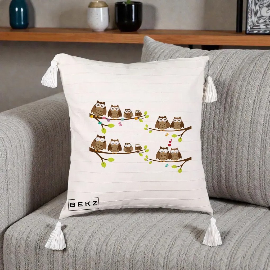Perna Decorativa Familie de Bufnite pe Ramuri, 40x40 cm, Bej cu Franjuri, Husa Detasabila, Perna Inclusa, BEKZ®