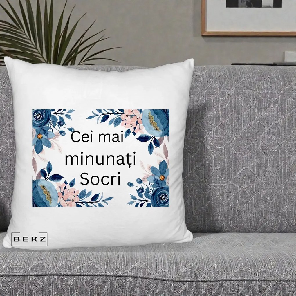 Cadou pentru Socri - Perna Personalizata Cei mai Minunati Socri cu Flori Albastre si Roz, 40x40 cm, Alb Pufos, Husa Detasabila, Perna Inclusa, BEKZ®