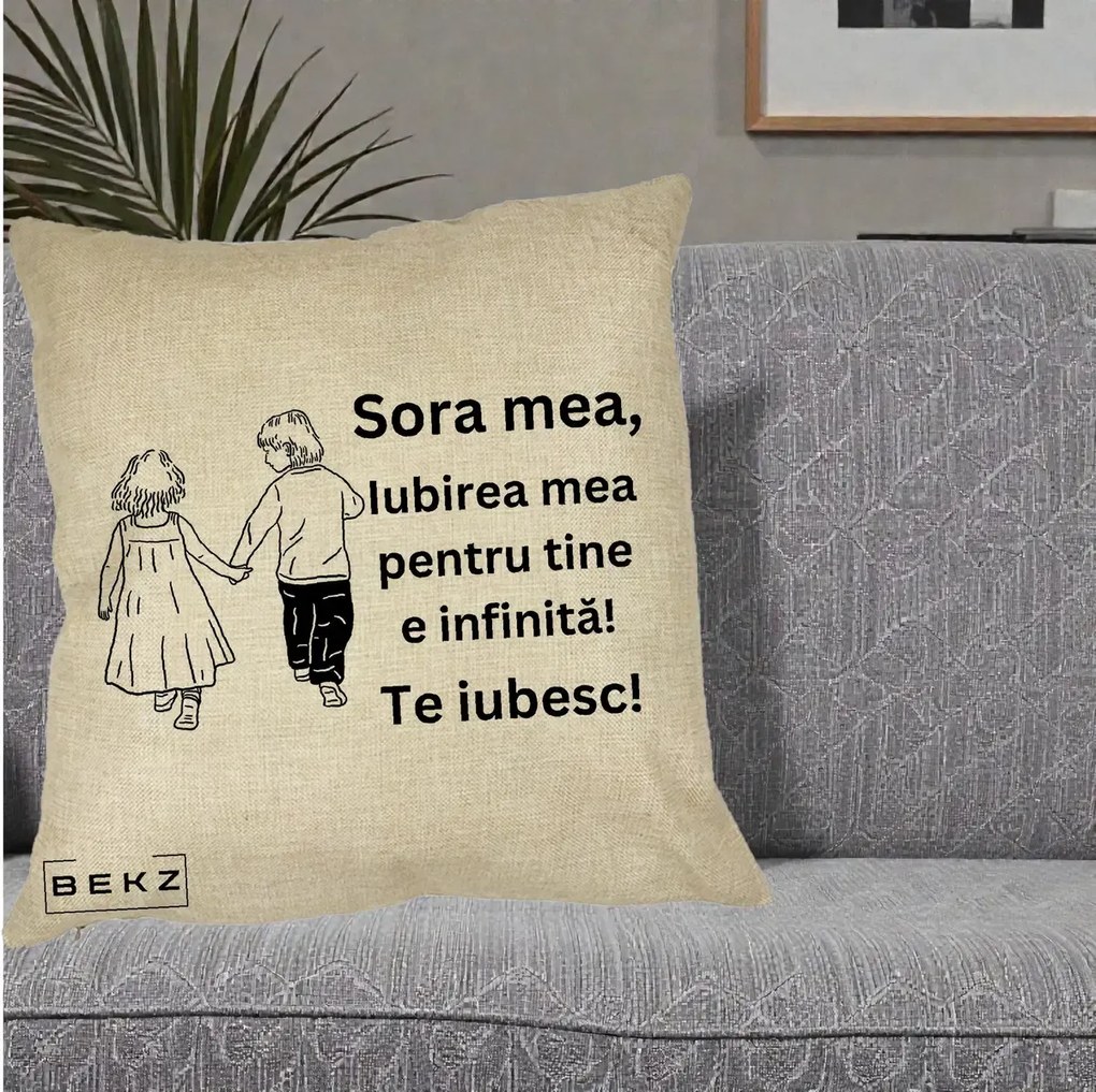 Cadou pentru Sora - Perna Personalizata Sora Mea Te Iubesc Copii Tinand Maini din Spate, 40x40 cm, Crem, Husa Detasabila, Perna Inclusa, BEKZ®