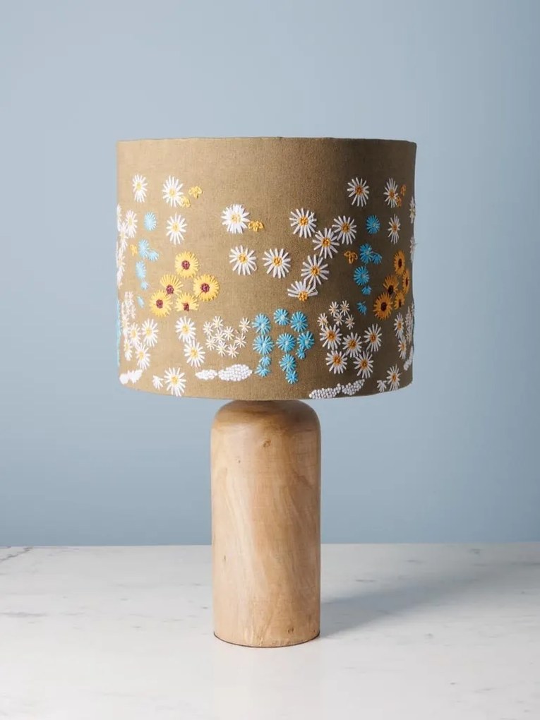 Lampa de masa, din lemn de mango, cu abajur din bumbac brodat, Jardin