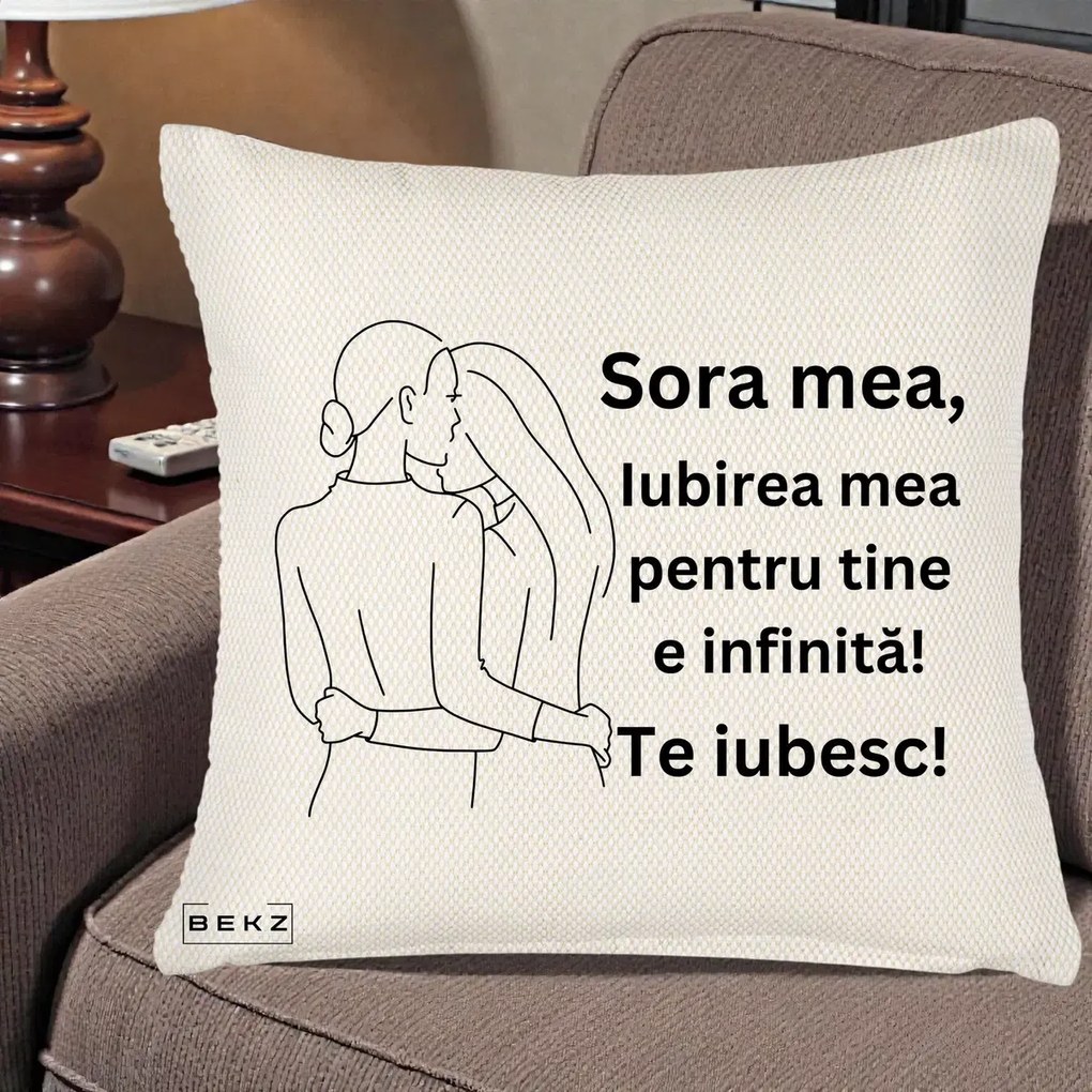 Cadou pentru Sora - Perna Personalizata Sora Mea Te Iubesc Imbratisare din Spate Line Art, 40x40 cm, Crem Reliefat, Husa Detasabila, Perna Inclusa, BEKZ®