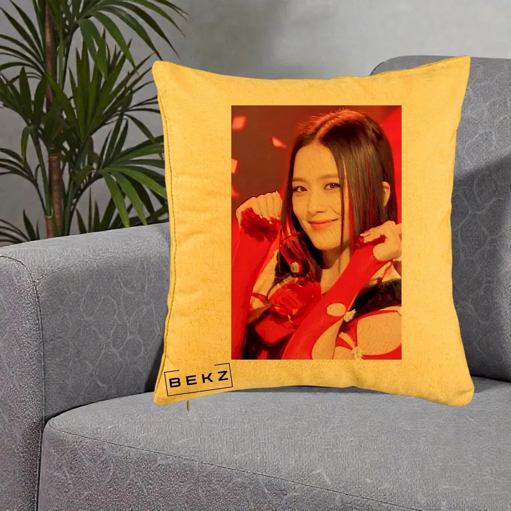 Perna Personalizata K-pop BLACKPINK Jisoo Rosu, 40x40 cm, Galben, Husa Detasabila, Perna Inclusa, BEKZ®