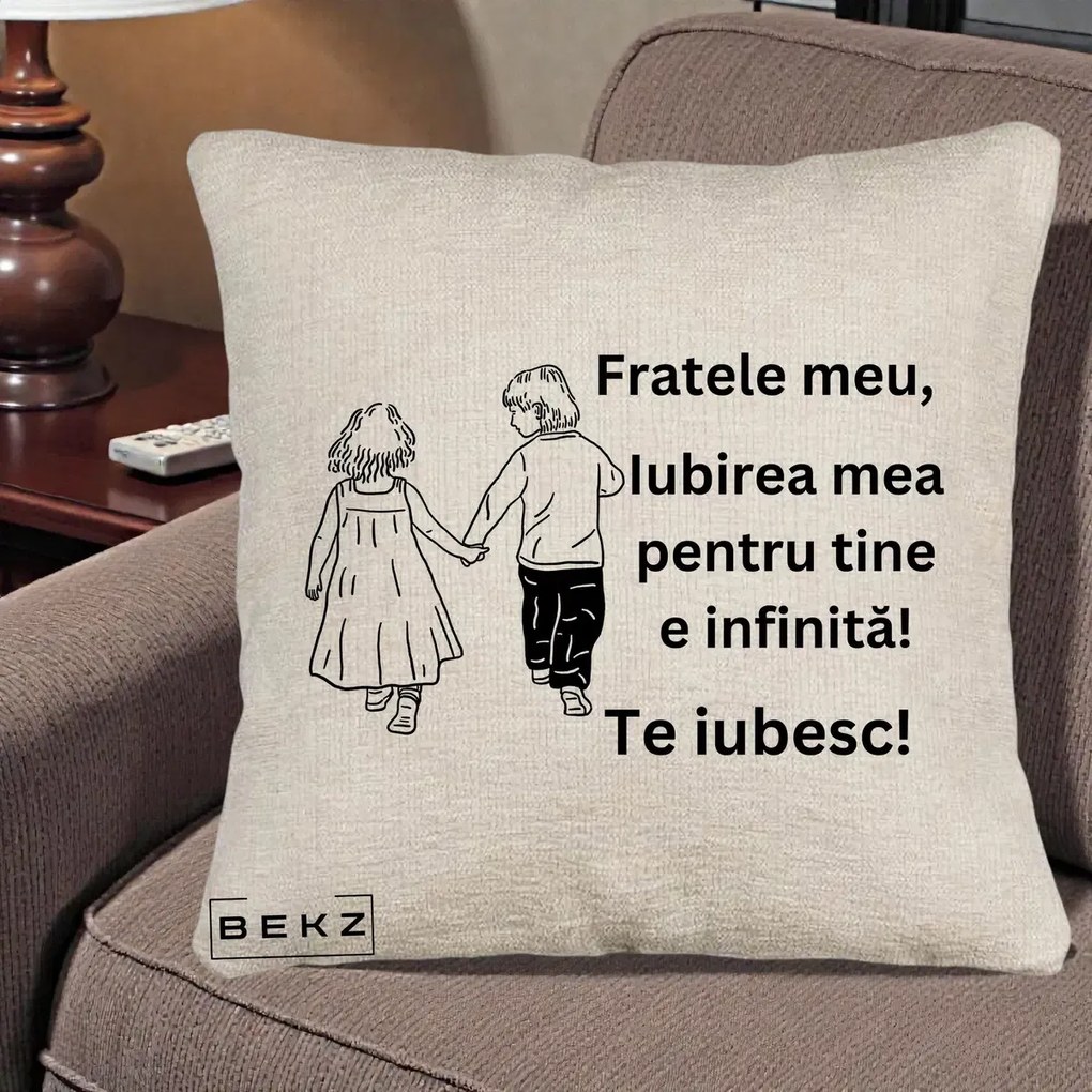 Cadou pentru Frate - Perna Personalizata Fratele Meu Te Iubesc Copii Tinand Maini Varianta 2, 40x40 cm, Bej Canapea, Husa Detasabila, Perna Inclusa, BEKZ®