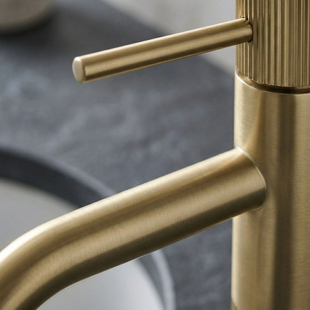 Baterie pentru baie Rea Lungo Stripe Brush Gold Low