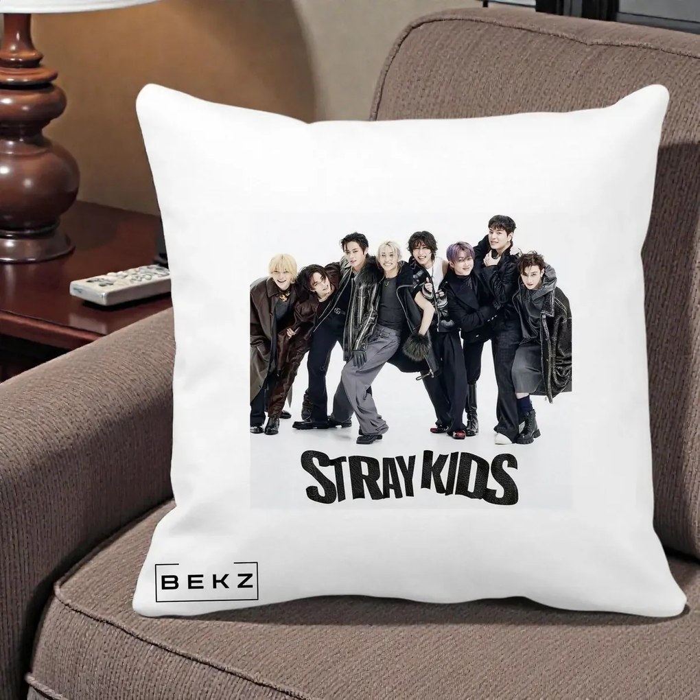 Perna Personalizata K-pop Stray Kids Outfit Negru, 40x40 cm, Alba Mata, Husa Detasabila, Perna Inclusa, BEKZ®