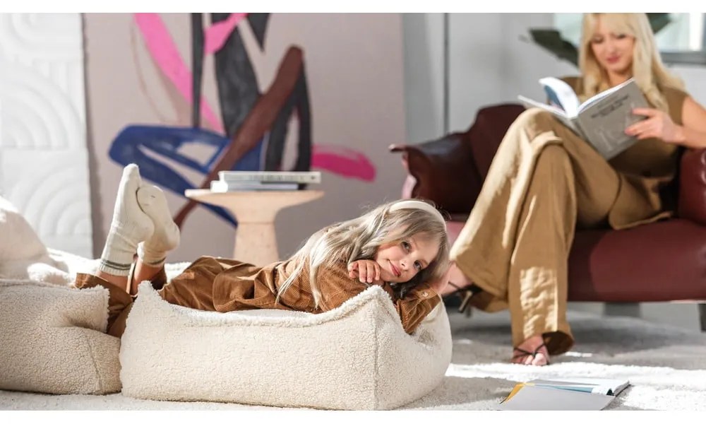 Fotoliu puf pentru copii crem cu tapițerie din țesătură bouclé Square – Wigiwama