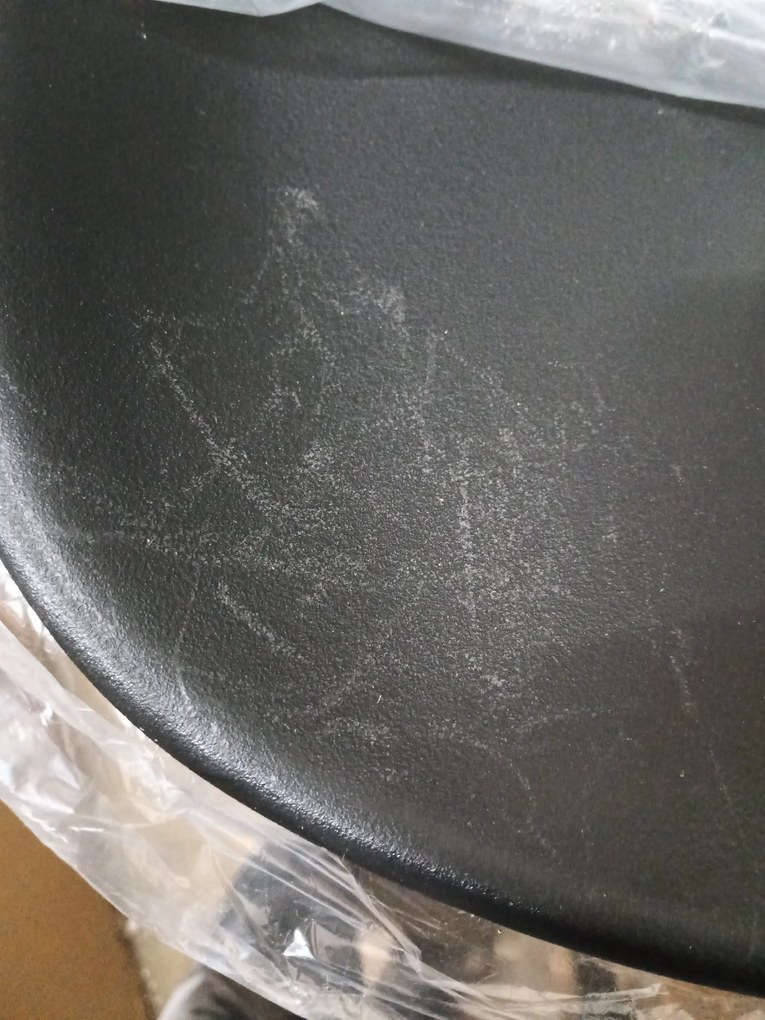 OFERTA Scaun negru BALI MARK cu picioare negre II. calitate