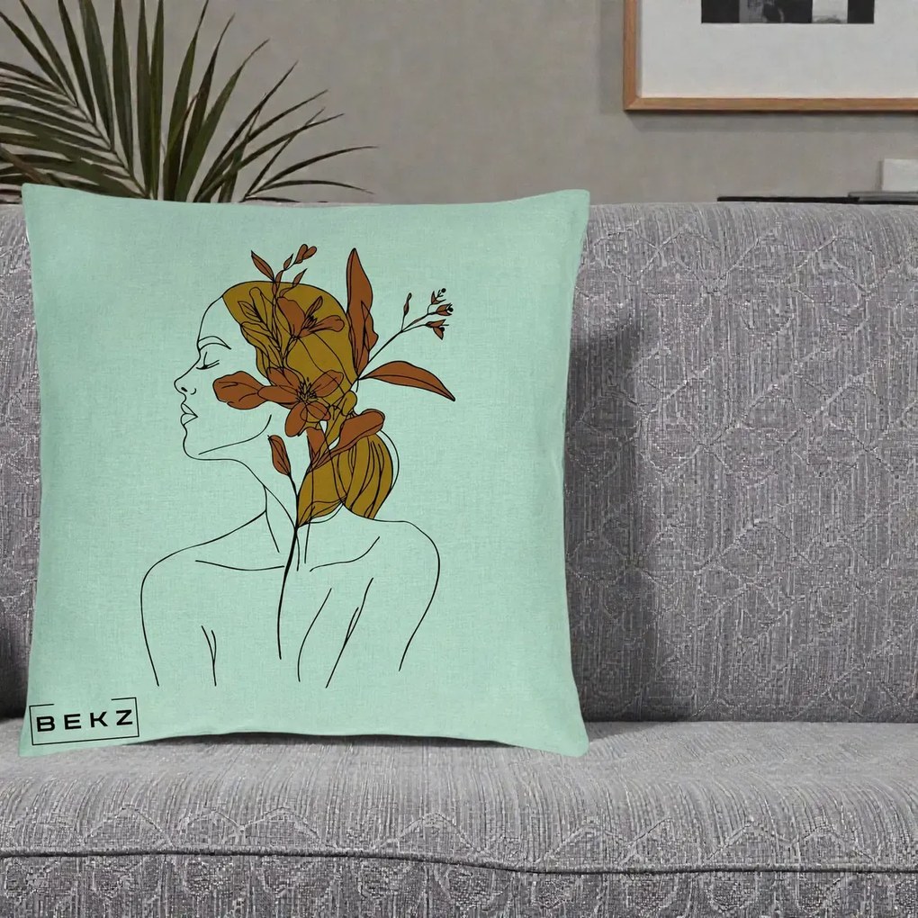 Perna Decorativa Portret Feminin Crin Ruginiu Auriu, 40x40 cm, Verde Menta, Husa Detasabila, Perna Inclusa, BEKZ®