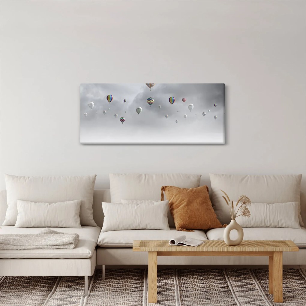 Tablou - Baloane pe perete de cărămidă (120x50 cm)