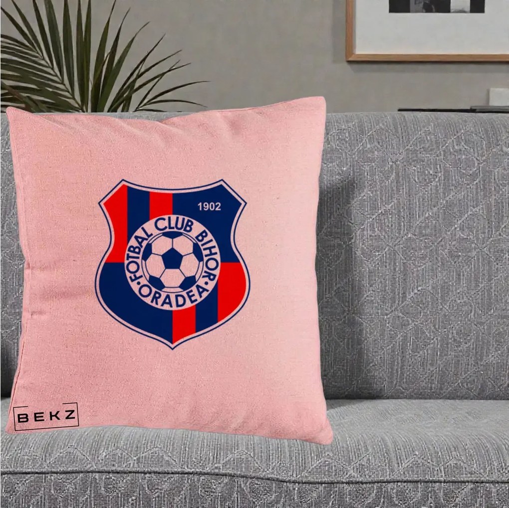 Perna Personalizata FC Bihor Oradea 1902 Fotbal, 40x40 cm, Roz, Husa Detasabila, Perna Inclusa, BEKZ®