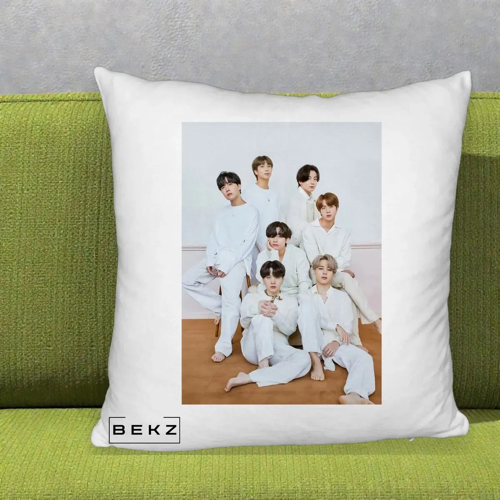 Perna Personalizata K-pop BTS Foto Grup All-White Elegant, 40x40 cm, Alb Pufos, Husa Detasabila, Perna Inclusa, BEKZ®