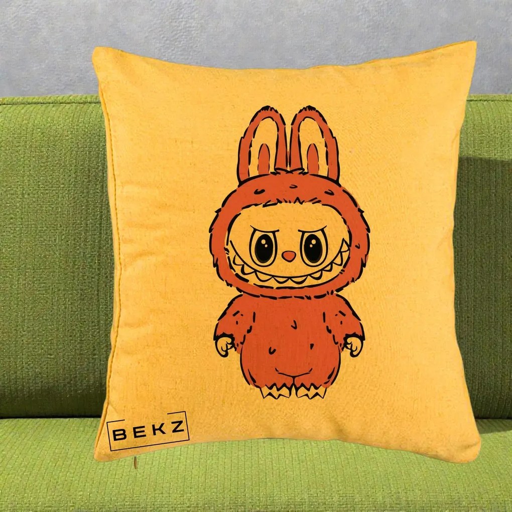 Perna Personalizata Labubu Roz Solo, 40x40 cm, Galben, Husa Detasabila, Perna Inclusa, BEKZ®