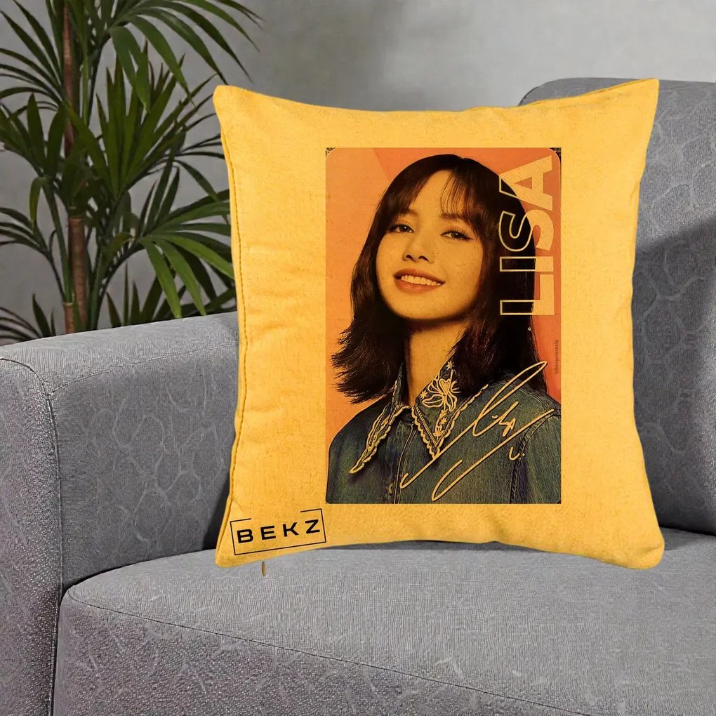 Perna Personalizata K-pop BLACKPINK Lisa cu Semnatura, 40x40 cm, Galben, Husa Detasabila, Perna Inclusa, BEKZ®