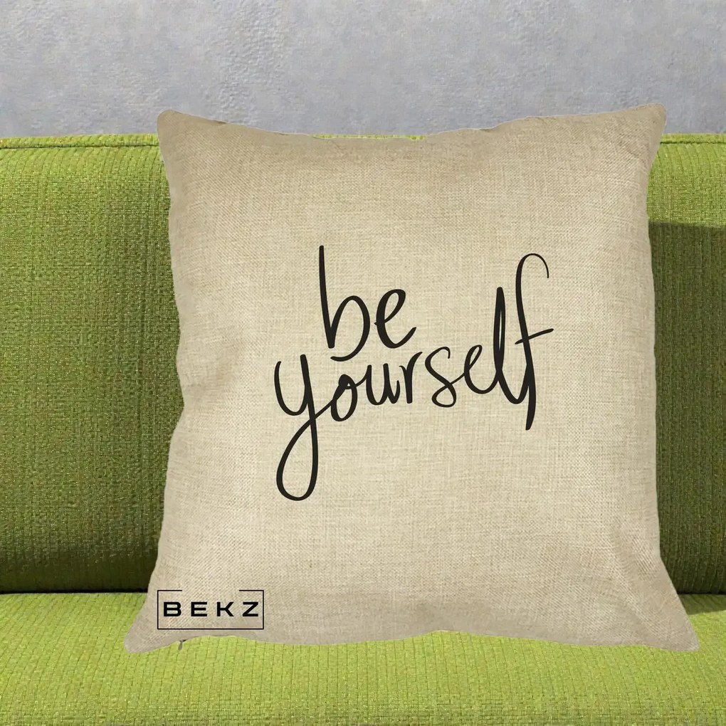 Perna Decorativa Be Yourself Caligrafie Neagra, 40x40 cm, Crem, Husa Detasabila, Perna Inclusa, BEKZ®