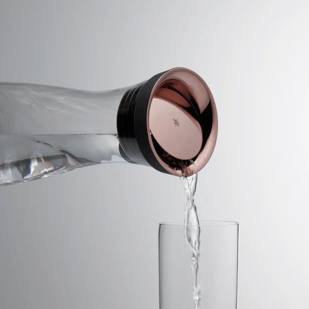 Carafă din sticlă pentru apă cu capac de culoare aurie WMF Basic, 1 l