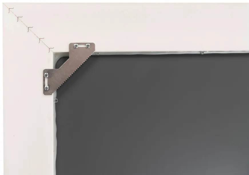 Oglinda dreptunghiulara cu rama din polistiren alba/argintie Harper, 79cm (L) x 59cm (L) x 1,8cm (H)