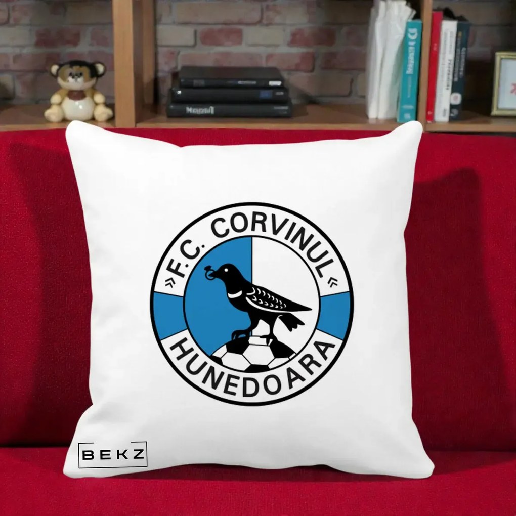 Perna Personalizata FC Corvinul Hunedoara Fotbal, 40x40 cm, Alba Mata, Husa Detasabila, Perna Inclusa, BEKZ®