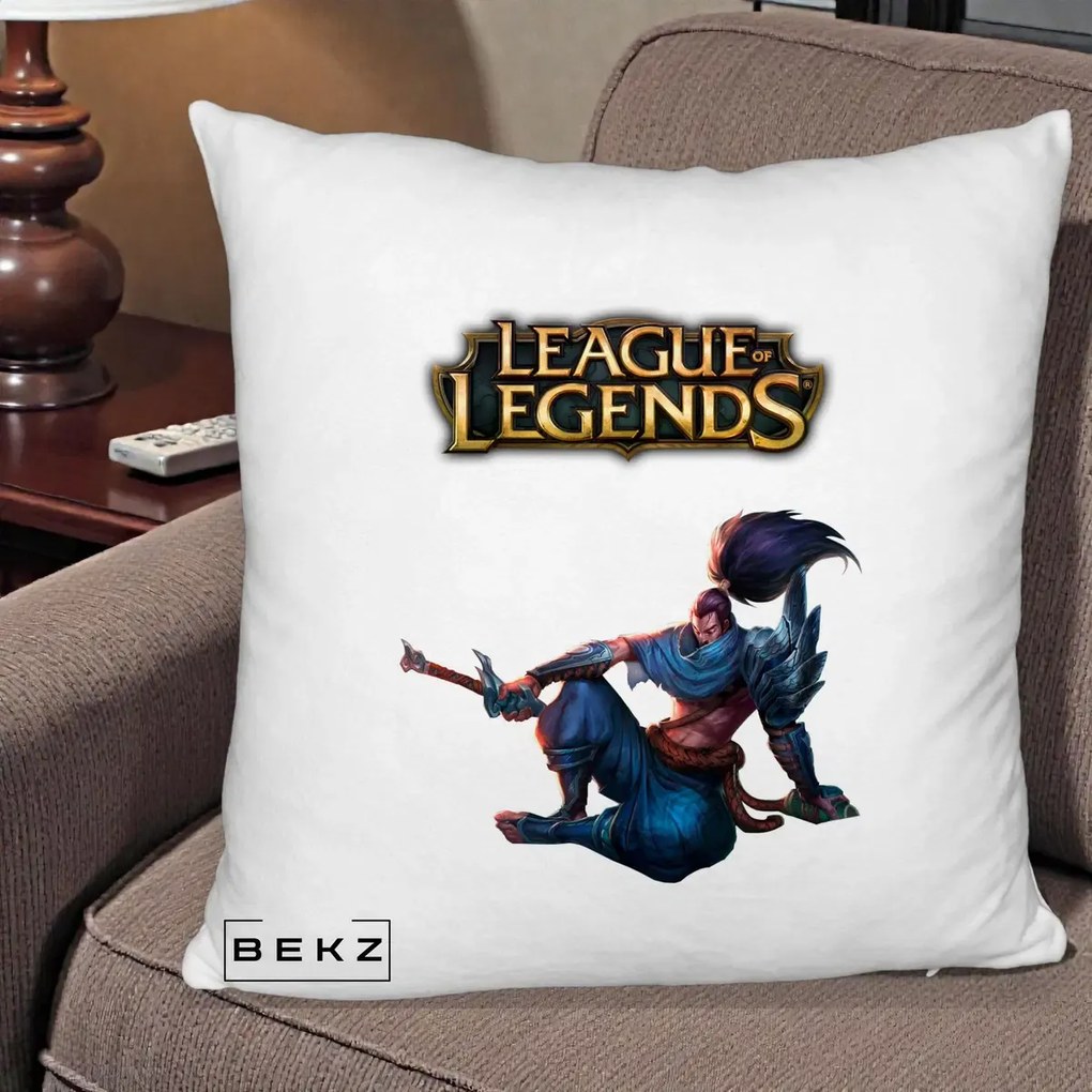 Perna Personalizata League of Legends Yasuo, 40x40 cm, Alb Pufos, Husa Detasabila, Perna Inclusa, BEKZ®
