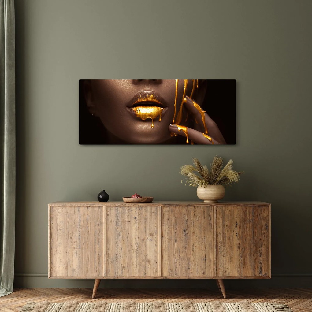 Tablou - Femeie cu buze aurii (120x50 cm)