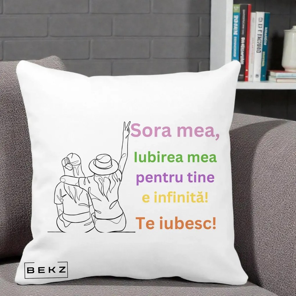 Cadou pentru Sora - Perna Personalizata Sora Mea Te Iubesc Doua Fete cu Palarie si Umbrela, 40x40 cm, Alba Mata, Husa Detasabila, Perna Inclusa, BEKZ®