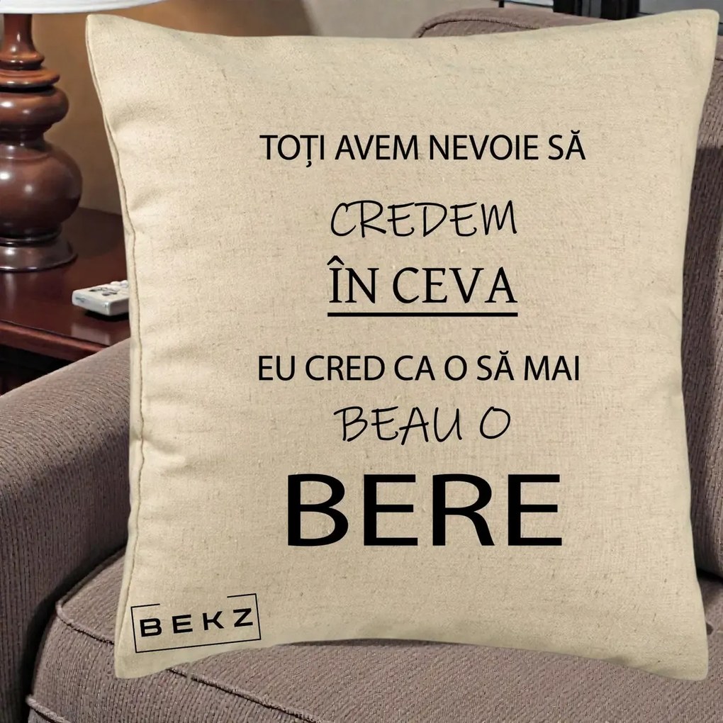 Perna Decorativa Eu Cred ca mai Beau o Bere, 40x40 cm, Bej, Husa Detasabila, Perna Inclusa, BEKZ®