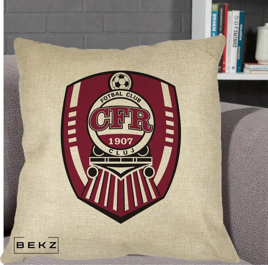 Perna Personalizata CFR Cluj Fotbal Club 1907, 40x40 cm, Crem, Husa Detasabila, Perna Inclusa, BEKZ®