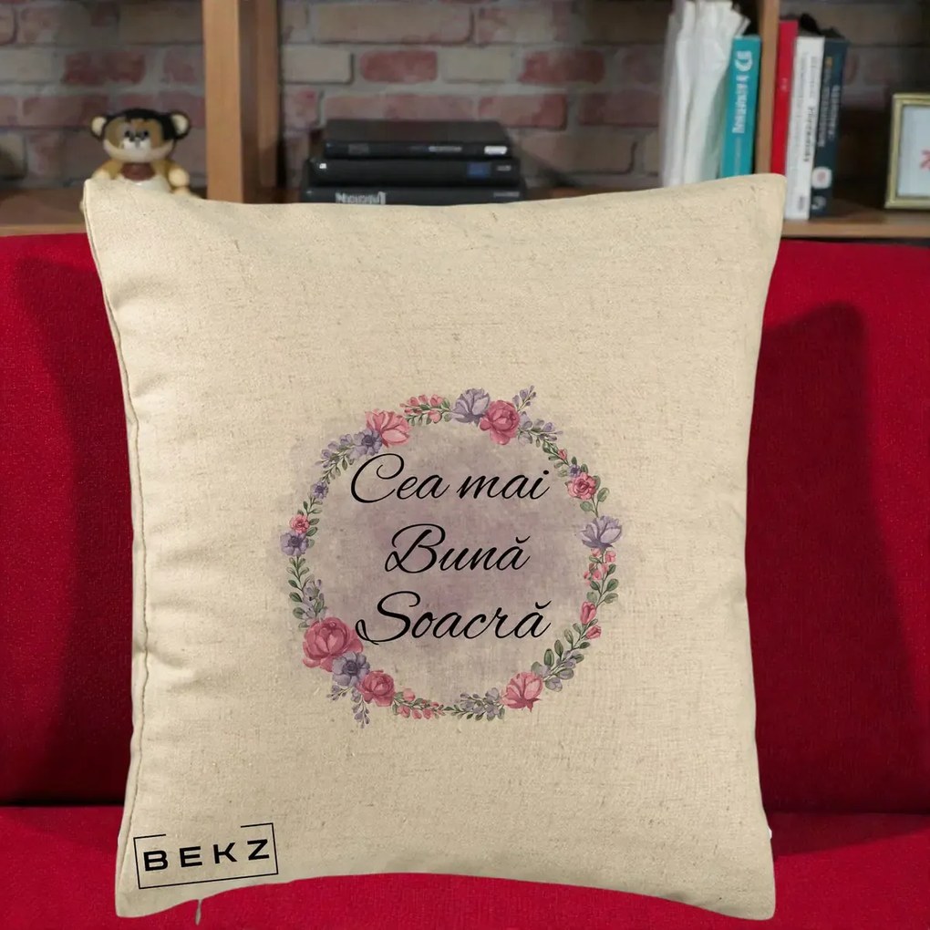 Cadou pentru Soacra - Perna Personalizata Cea mai Buna Soacra cu Coronita Flori Roz si Mov, 40x40 cm, Bej, Husa Detasabila, Perna Inclusa, BEKZ®