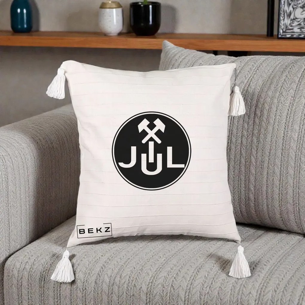 Perna Personalizata JUL Jiul Lupeni Fotbal, 40x40 cm, Bej cu Franjuri, Husa Detasabila, Perna Inclusa, BEKZ®