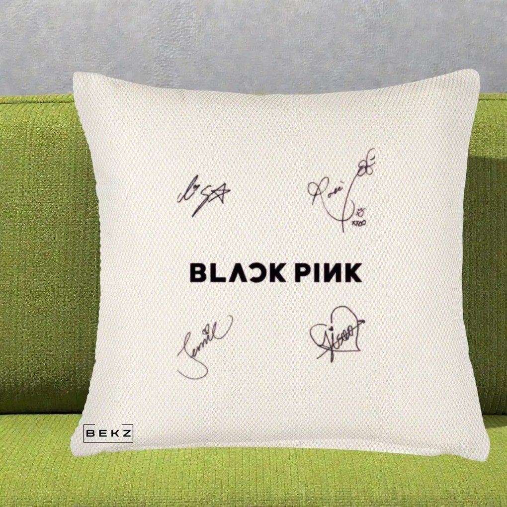 Perna Personalizata K-pop BLACKPINK Tinute Negre Grup Simplu, 40x40 cm, Crem Reliefat, Husa Detasabila, Perna Inclusa, BEKZ®